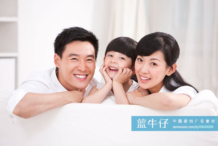 温馨的一家三口