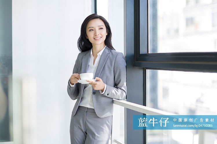 商务女士喝咖啡
