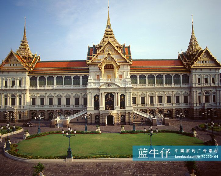 the chakri mahaprasat, royal palace, bangkok, thailand