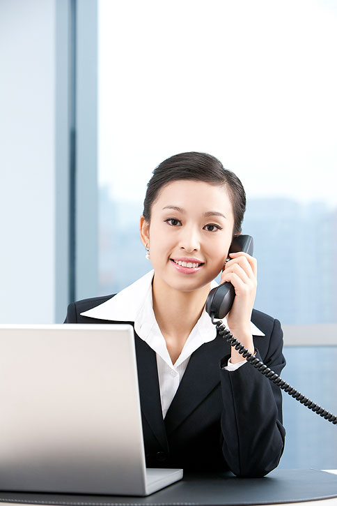 打电话的商务男性