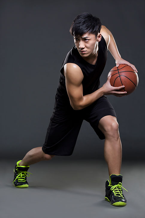 年轻男子打篮球-原创广告素材图片-蓝牛仔