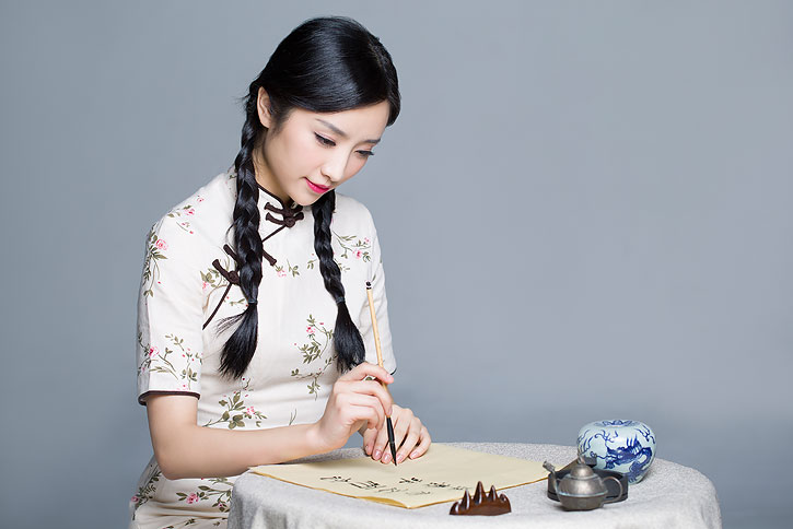 古典美女练习书法