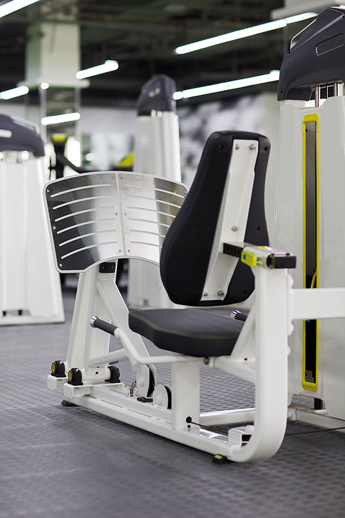 健身房常见的健身器材图片
