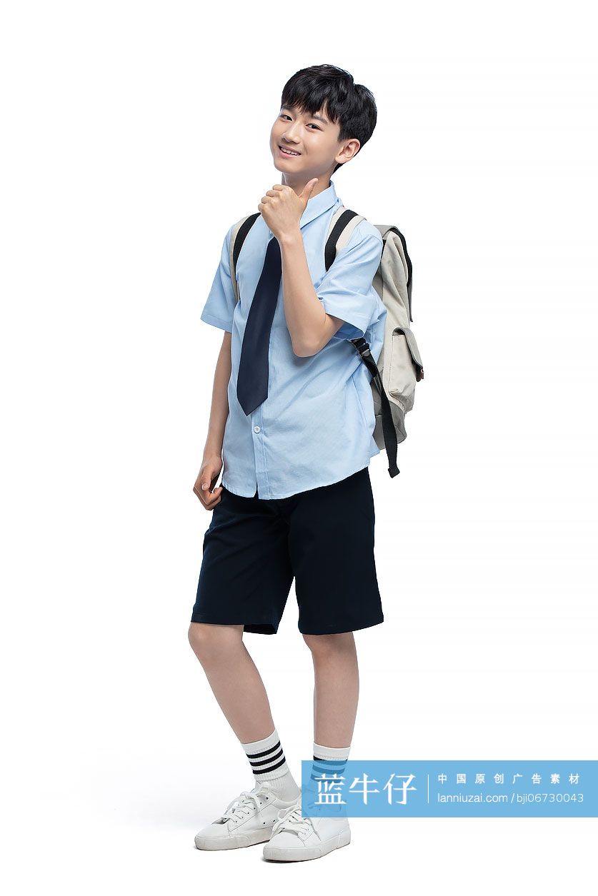 快乐的学生竖大拇指