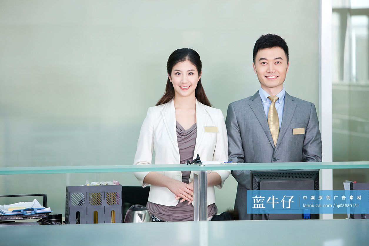 前台的工作人员-蓝牛仔影像-中国原创广告影像素材