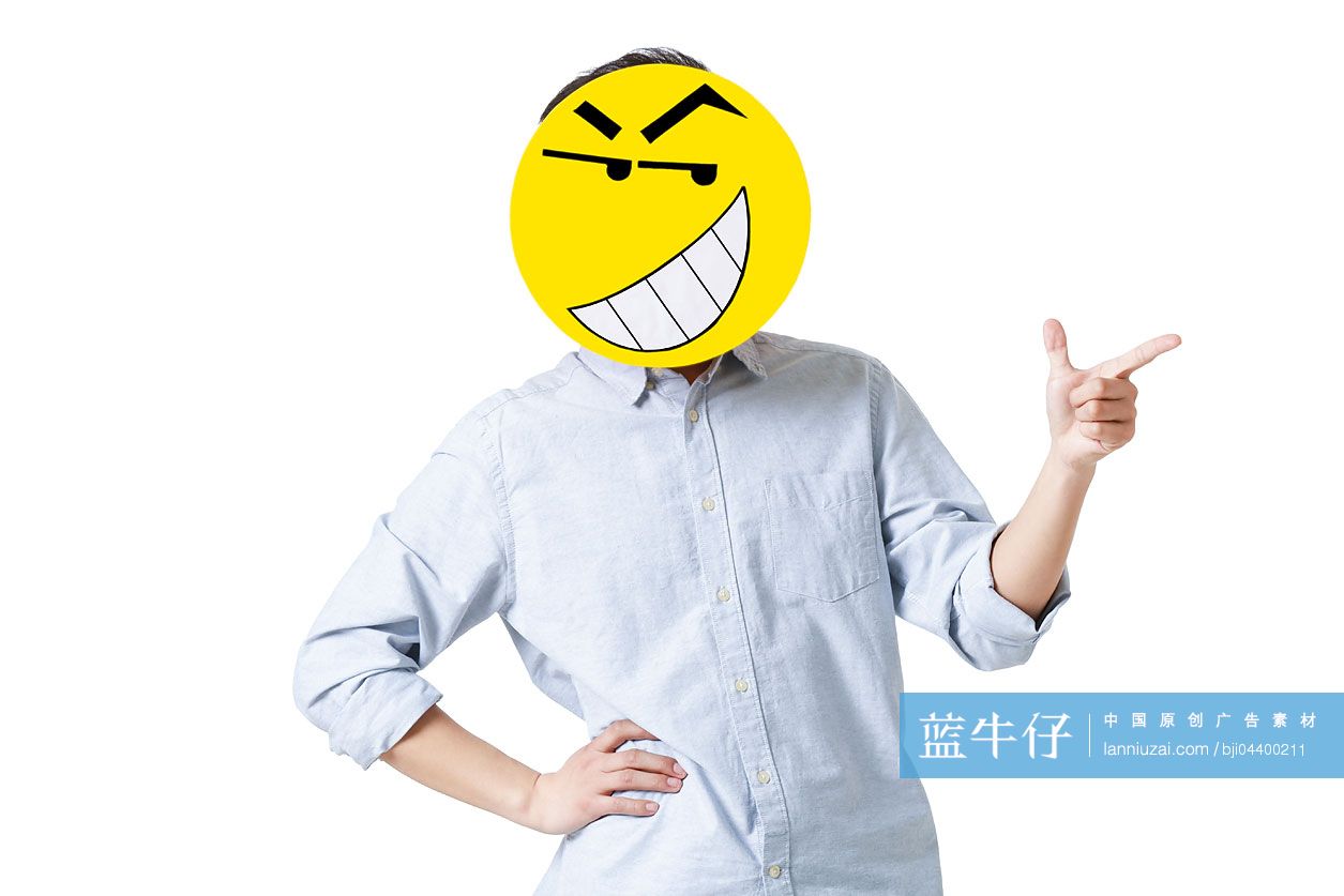 年轻男子戴着一张卡通笑脸-蓝牛仔影像-中国原创广告影像素材