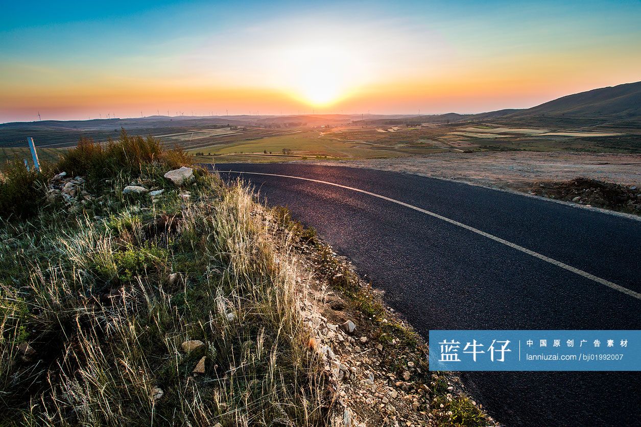 河北草原天路风光