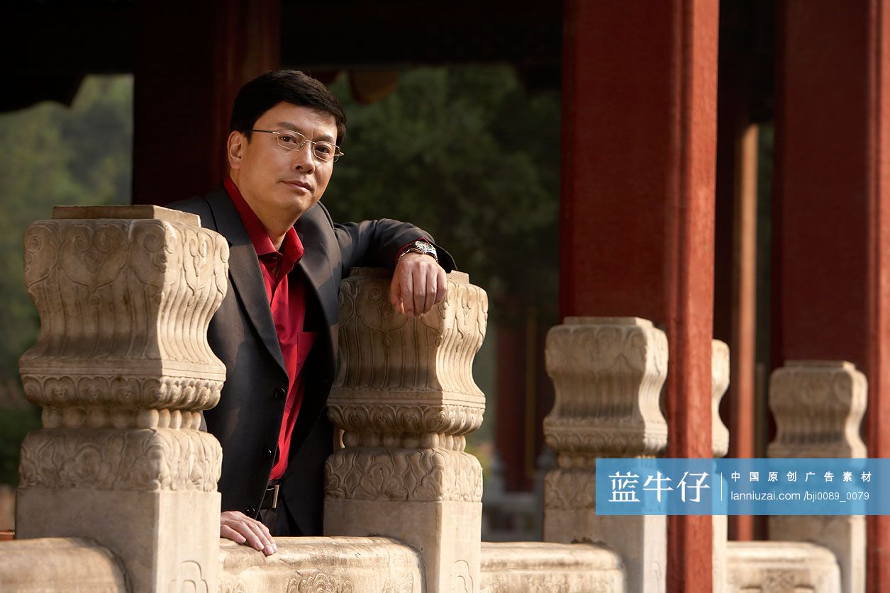 故宫里的商务男士