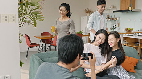 Young Chinese friends taking picture at home,4K
