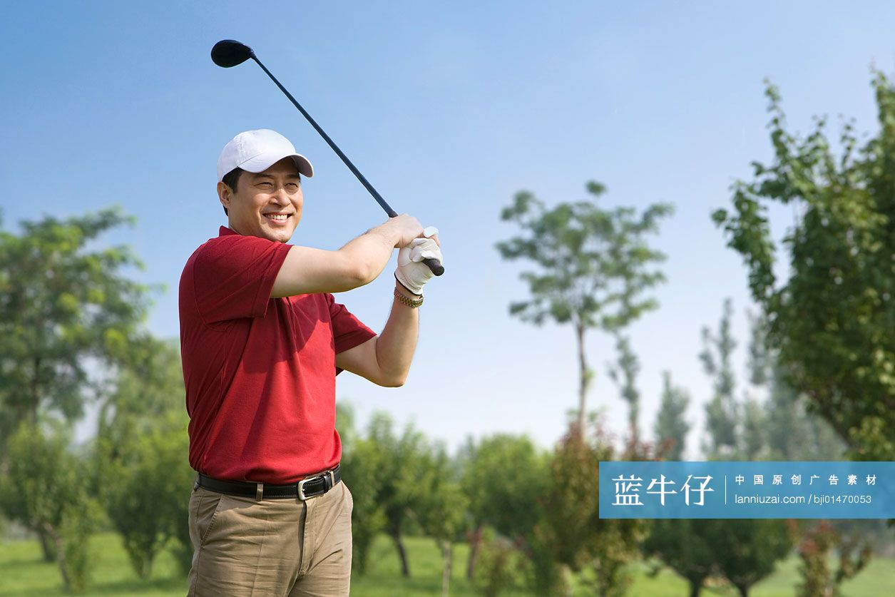 高尔夫新手从哪里开始学习？深圳哪里能找到高尔夫入门培训？_教学_右手_左手