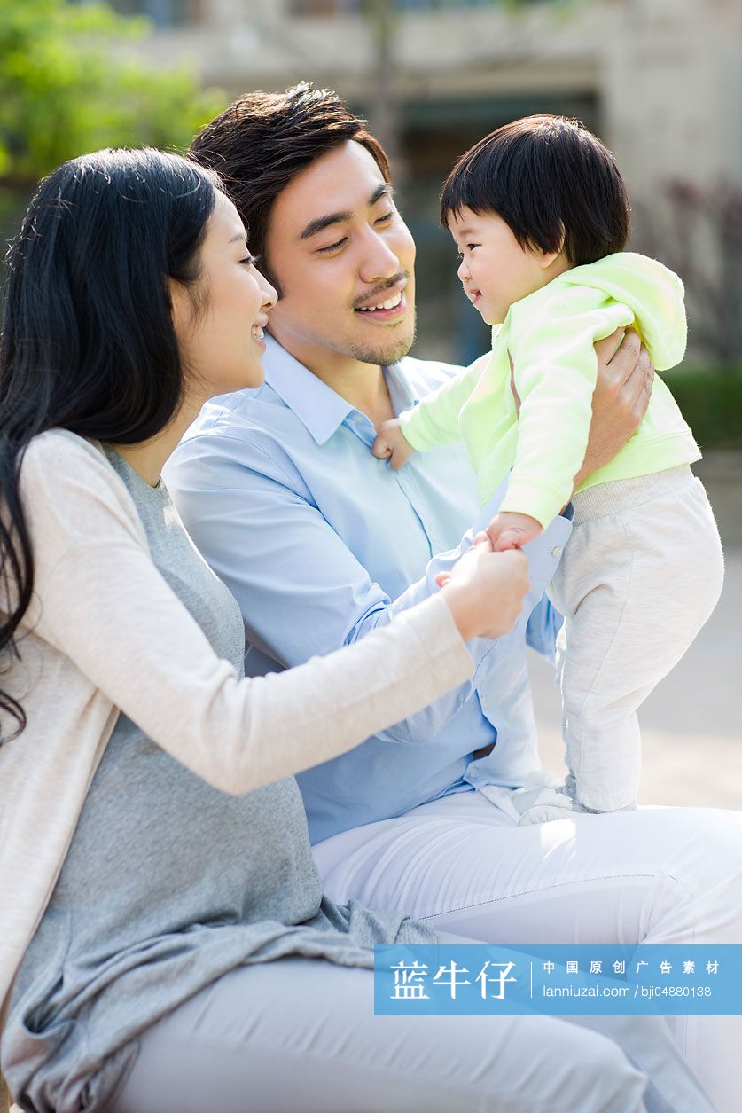 快乐的三口之家