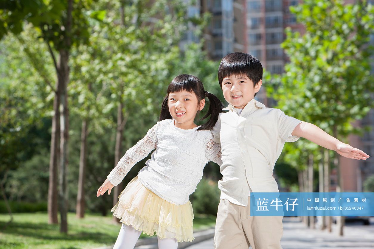 小男孩和小女孩