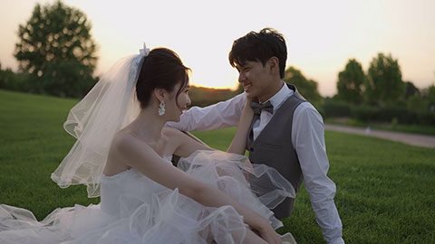 甜蜜的新郎和新娘