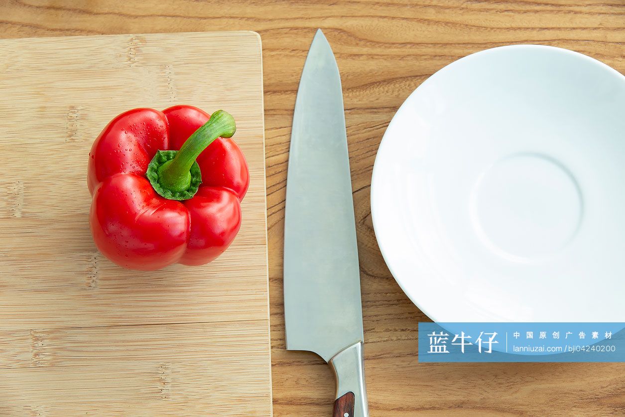 灯笼椒和炊具刀