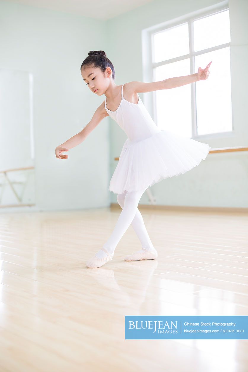 Little Chinese ballet dancer