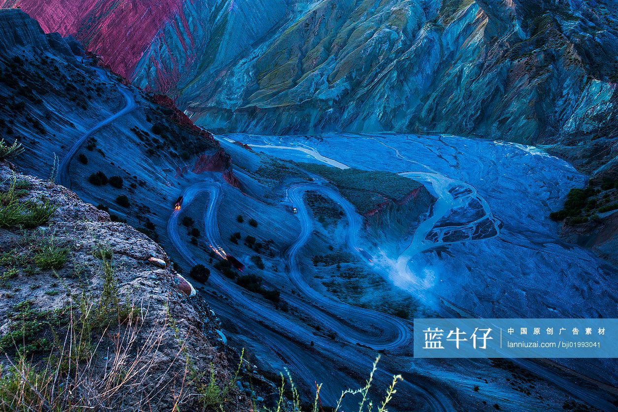 峡谷河流