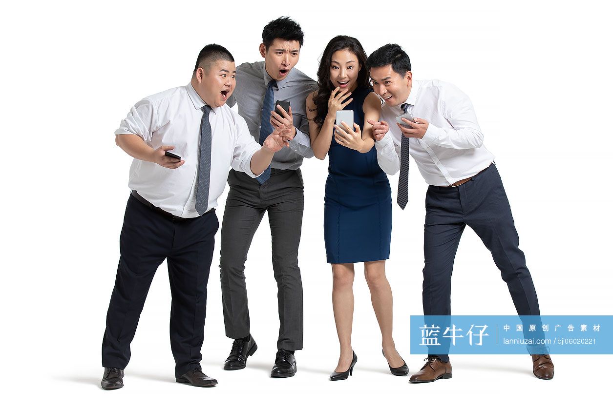 商务人士使用手机