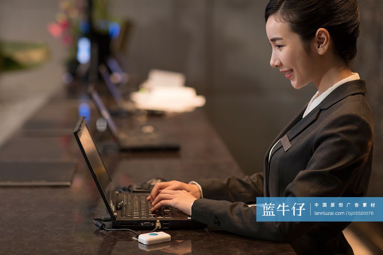 酒店前台服务员