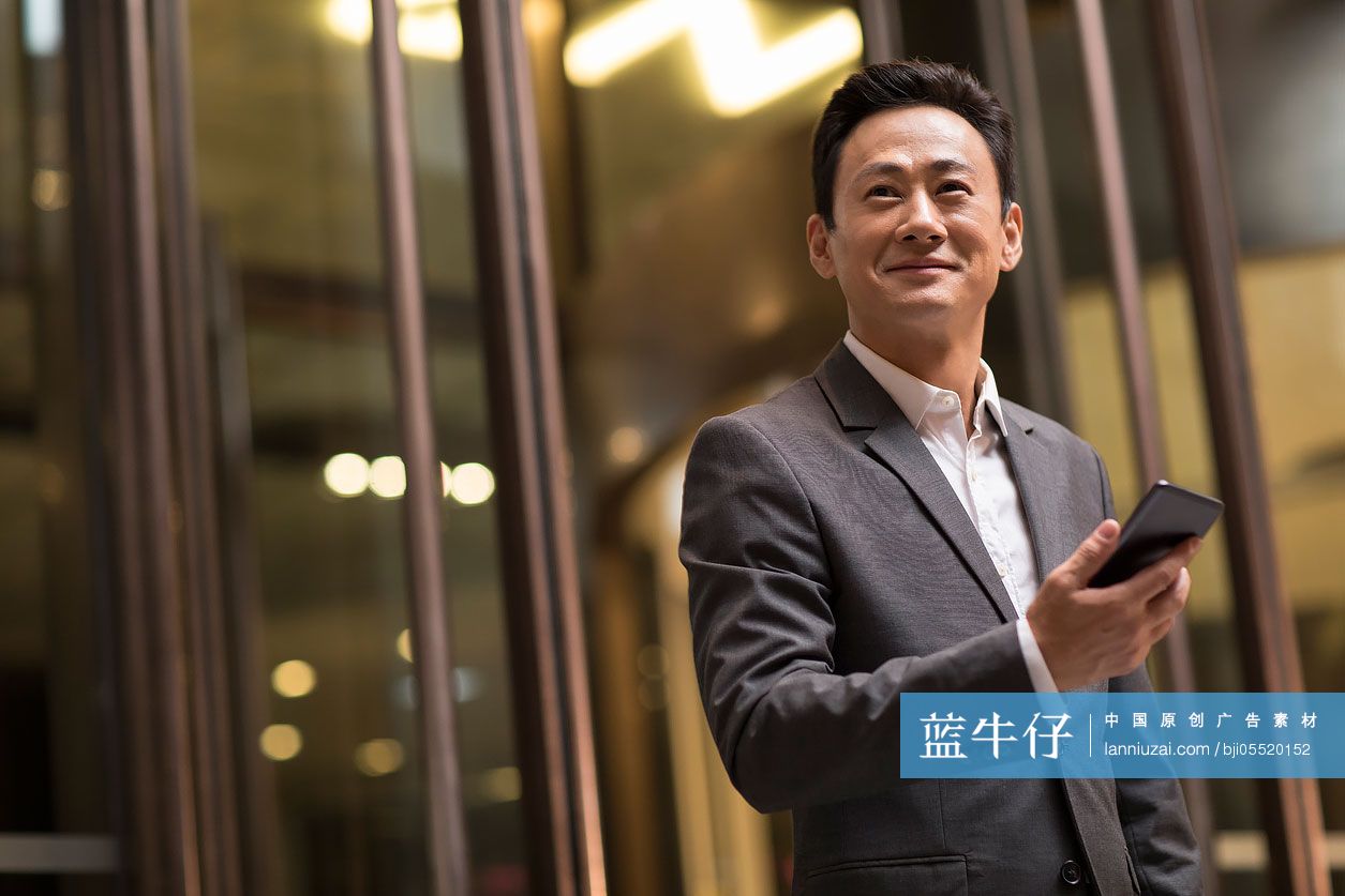商务男士入住豪华酒店-蓝牛仔影像-中国原创广告影像素材