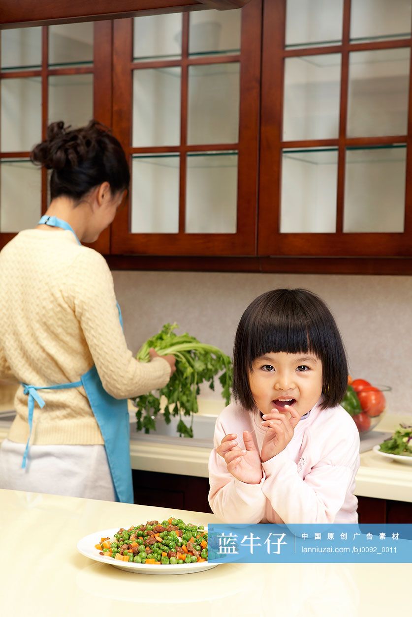 妈妈在家做饭