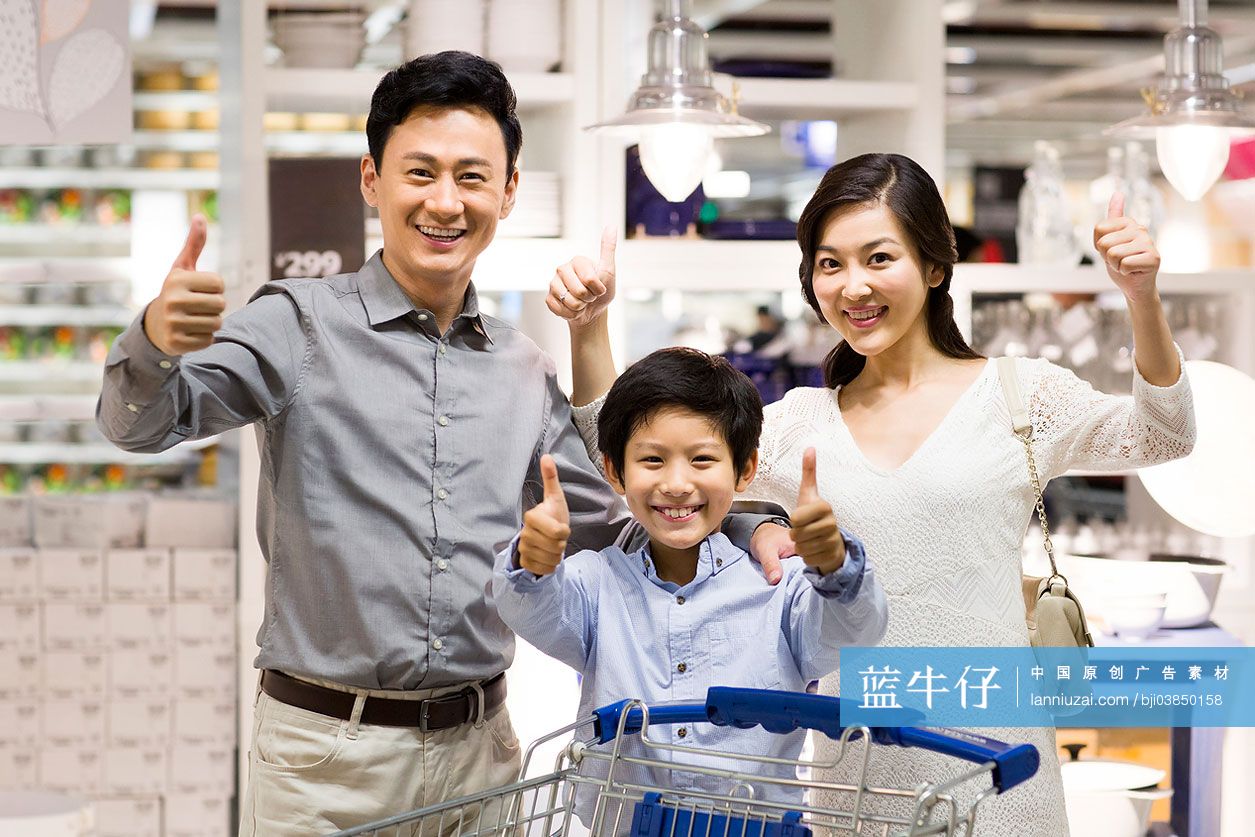 快乐一家人竖大拇指