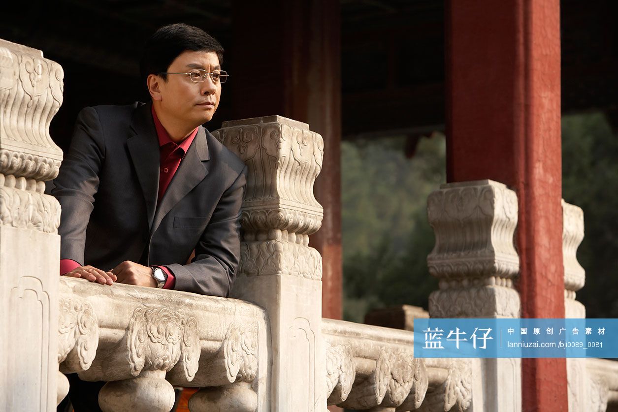 故宫里的商务男士