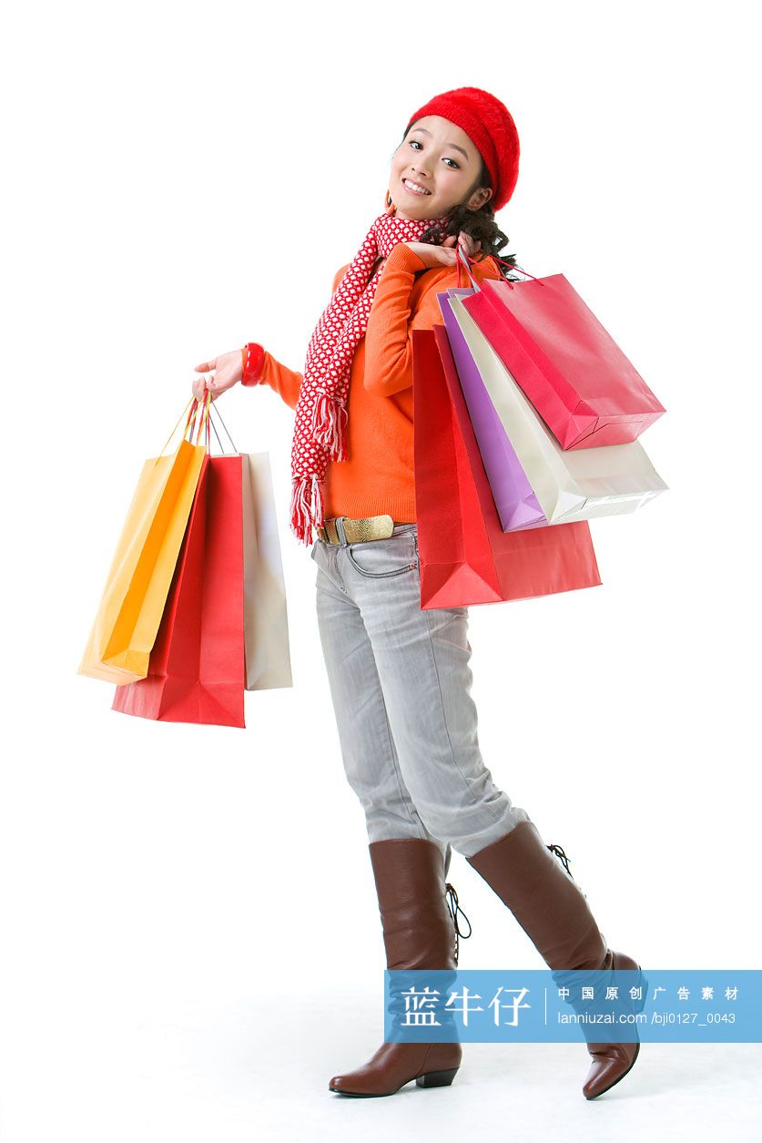 年轻女子购物