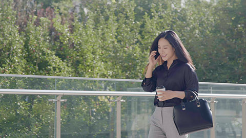 Young Chinese businesswoman talking on the phone,4K