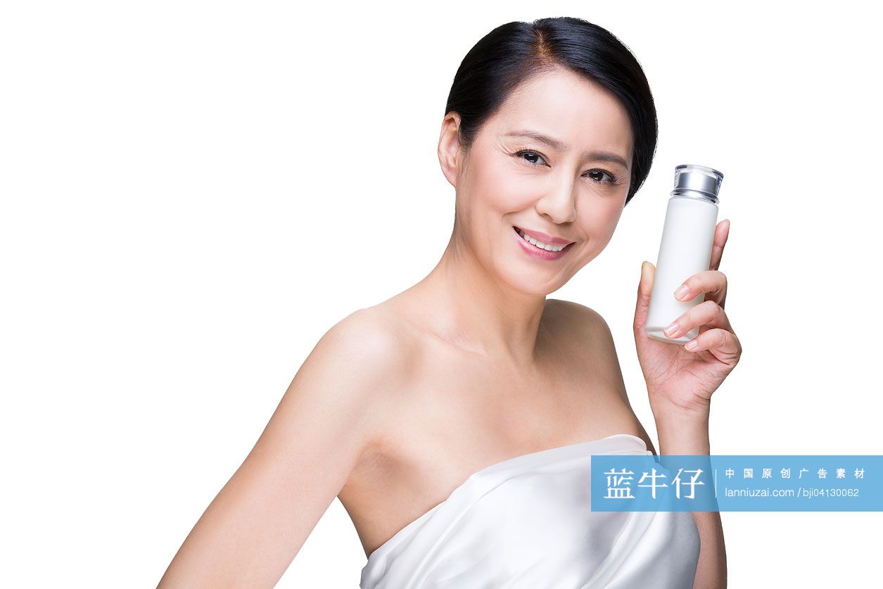 中年美女与美容产品