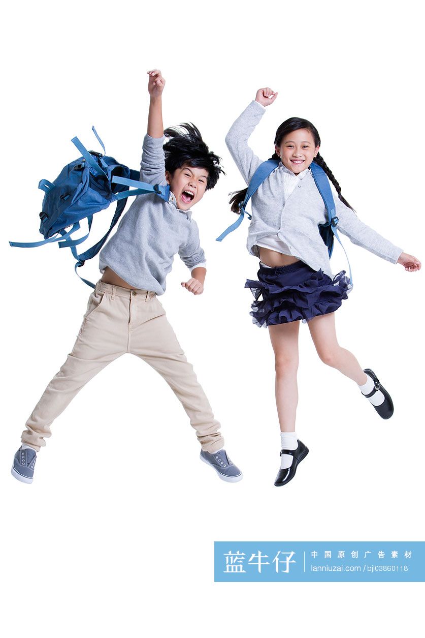 小男孩和小女孩跳跃