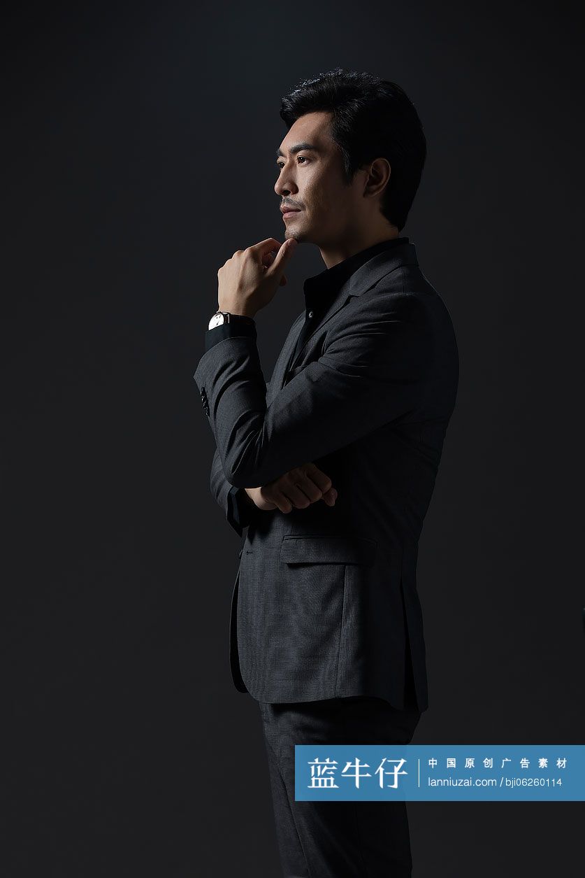 成功的商务男士思考