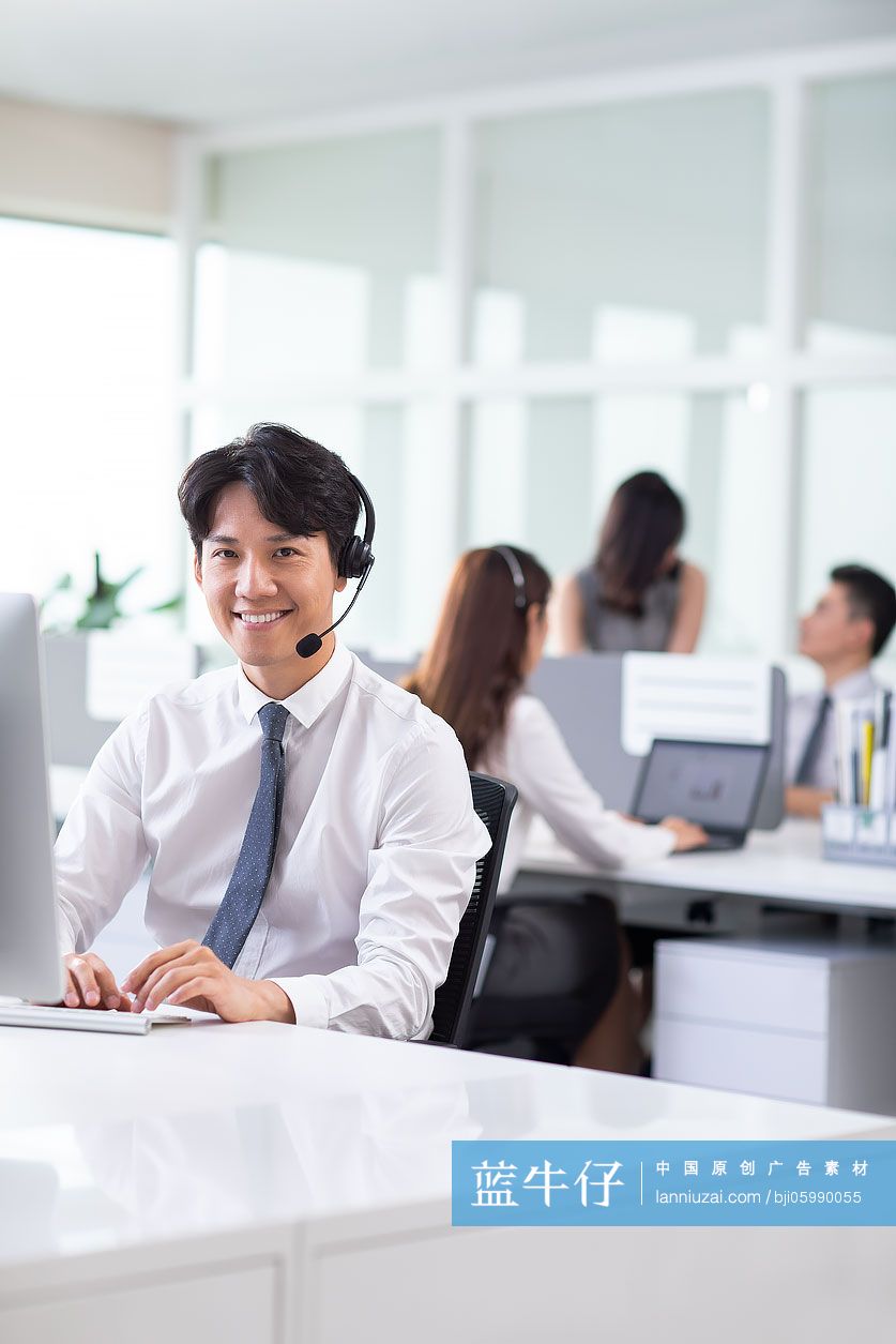 客服代表在工作