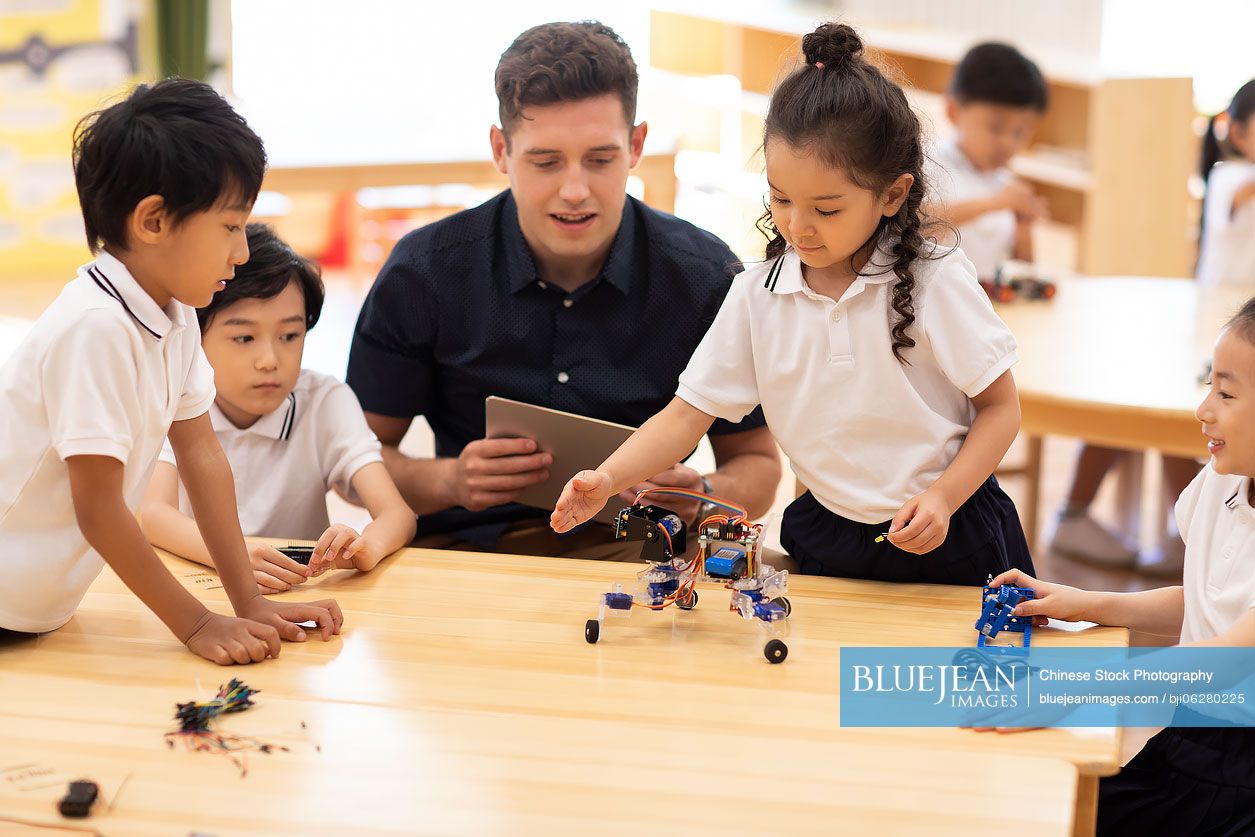 Children Learning Coding In Classroom-High-res Stock Photo For Download