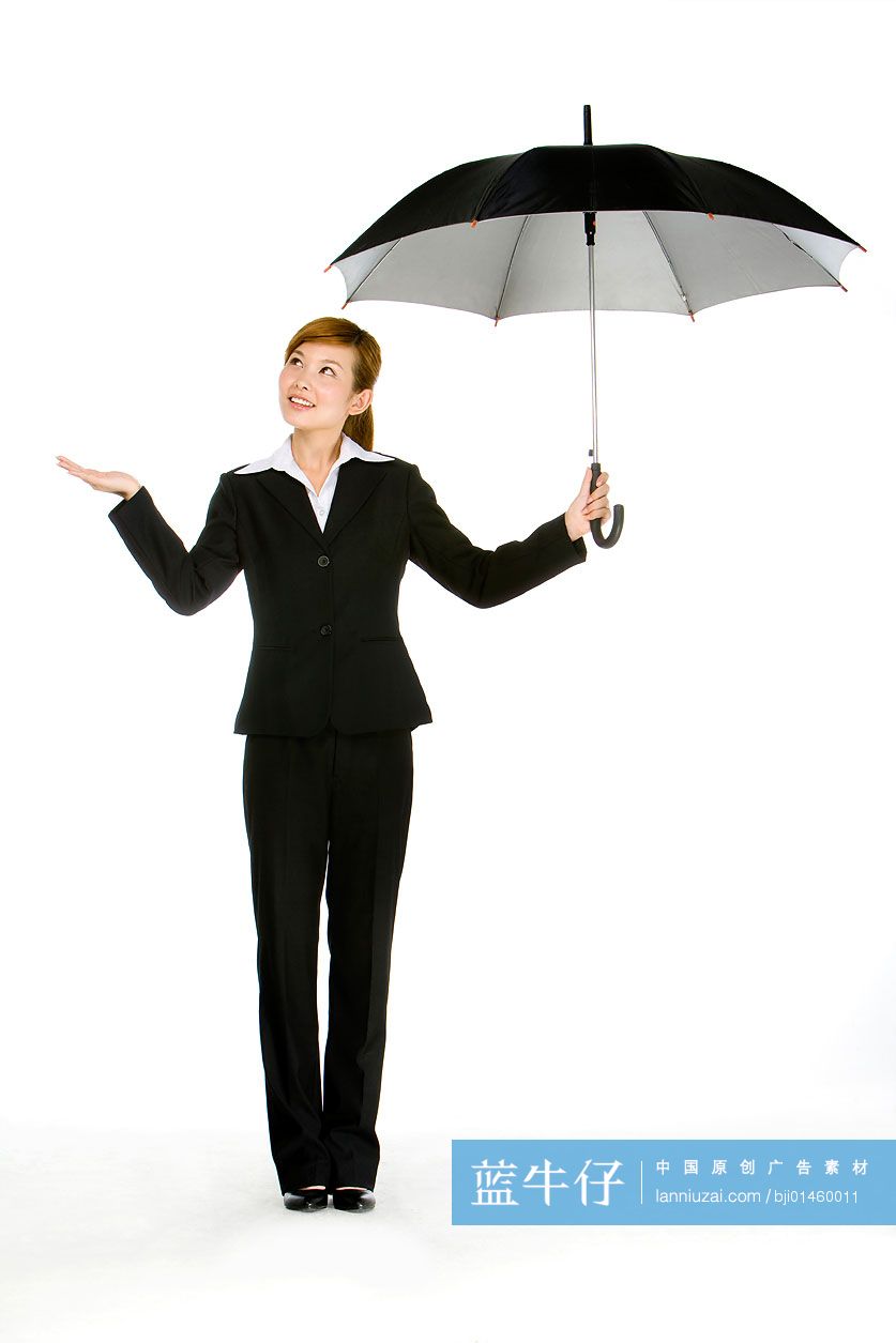商务女性撑伞