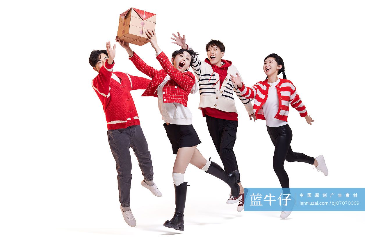快乐的年轻人庆贺新年