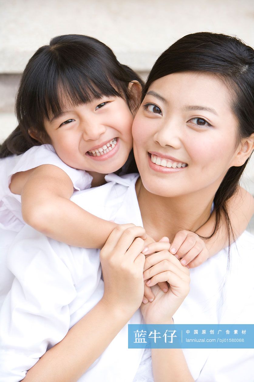 亲密的母女俩