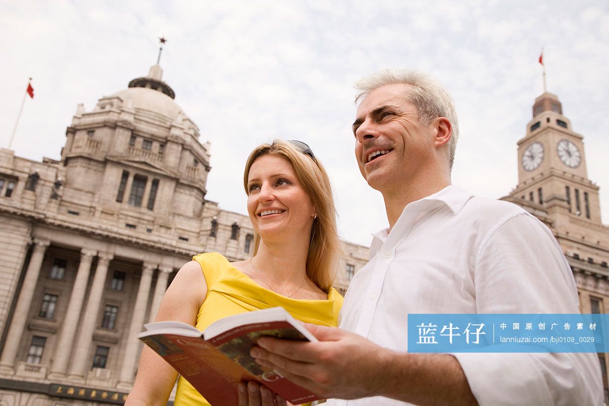 情侣在上海旅游