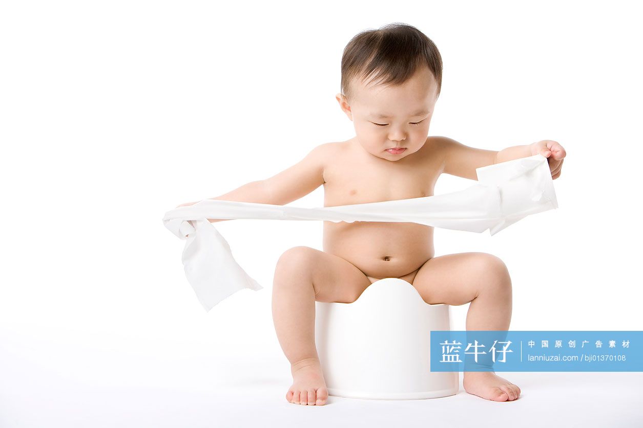 婴儿和蹲便器