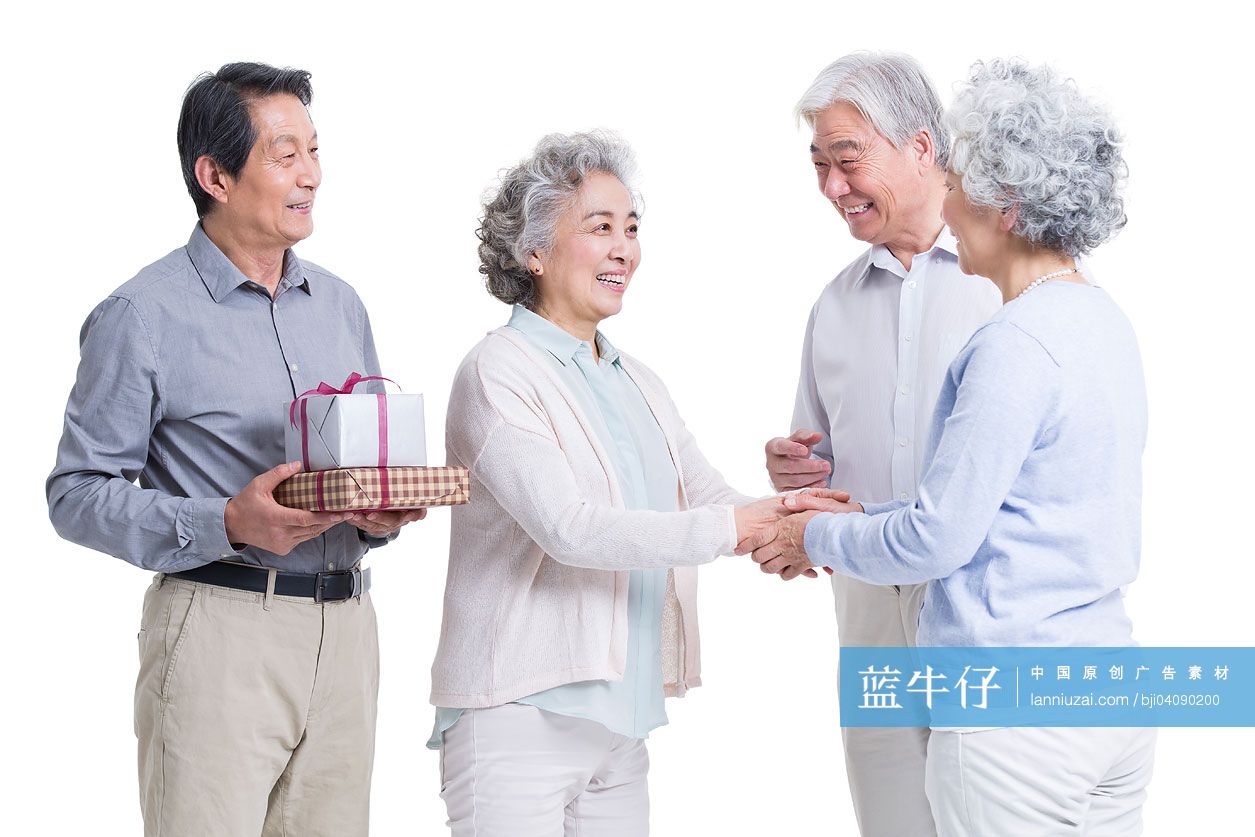 老年人朋友聚会送礼物