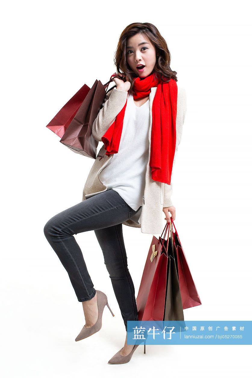 快乐的年轻女士购物