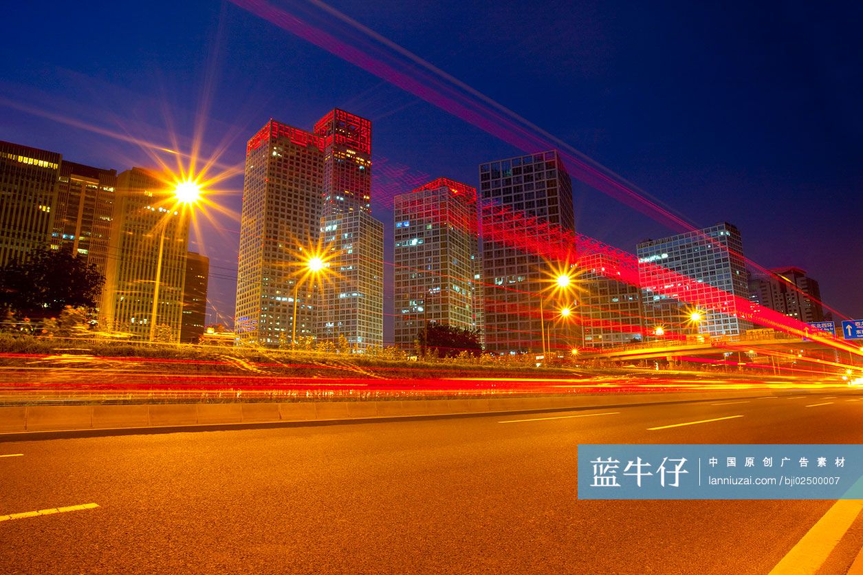 CBD夜景和公路