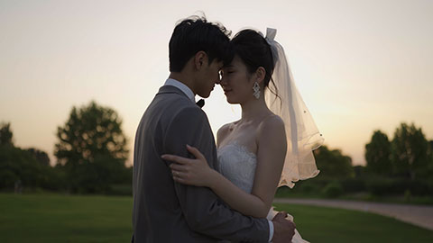 甜蜜的新郎和新娘