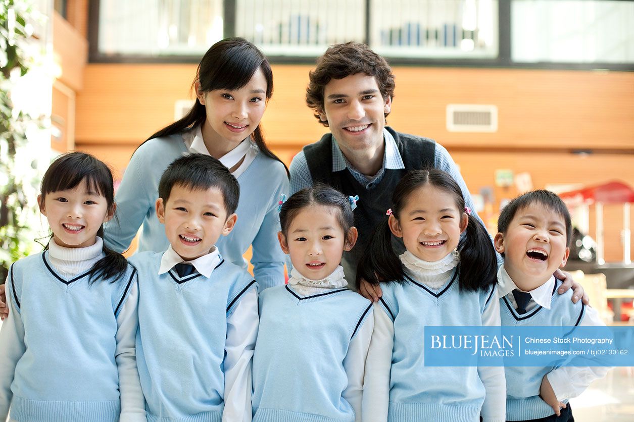 Chinese students and teachers taking a class photo