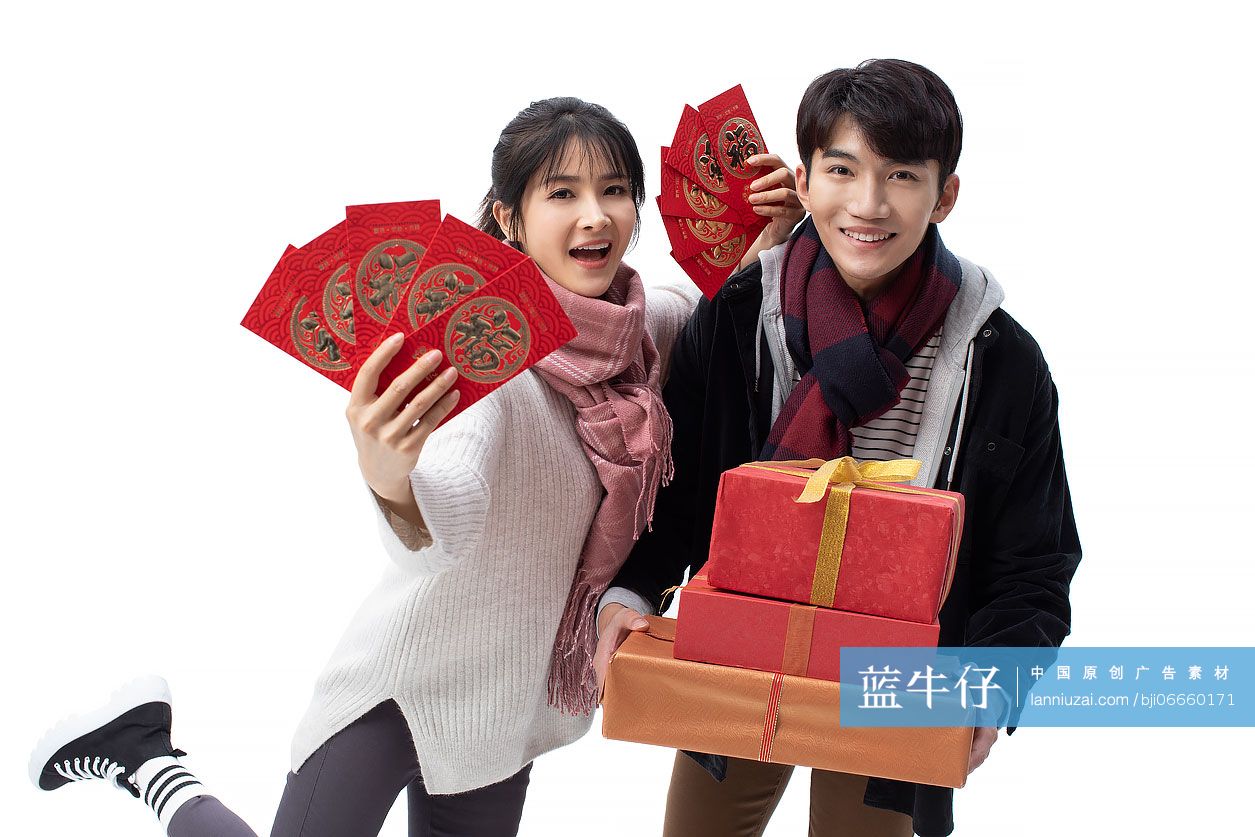 快乐的年轻情侣庆祝新年