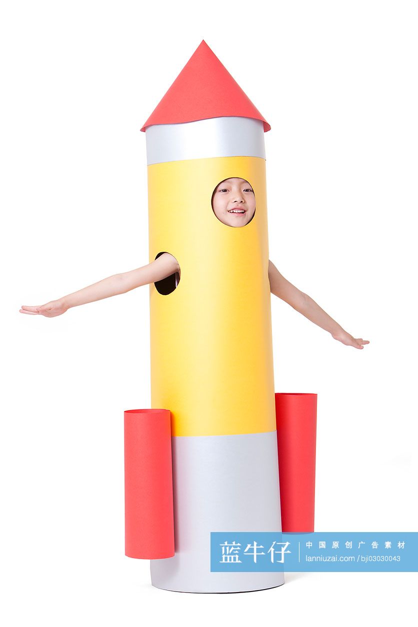 小女孩和玩具火箭