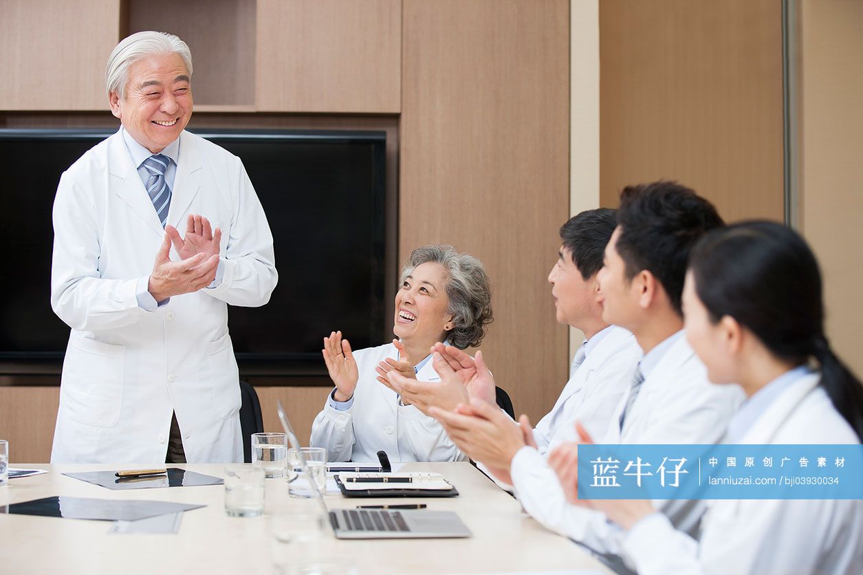 医疗专家鼓掌