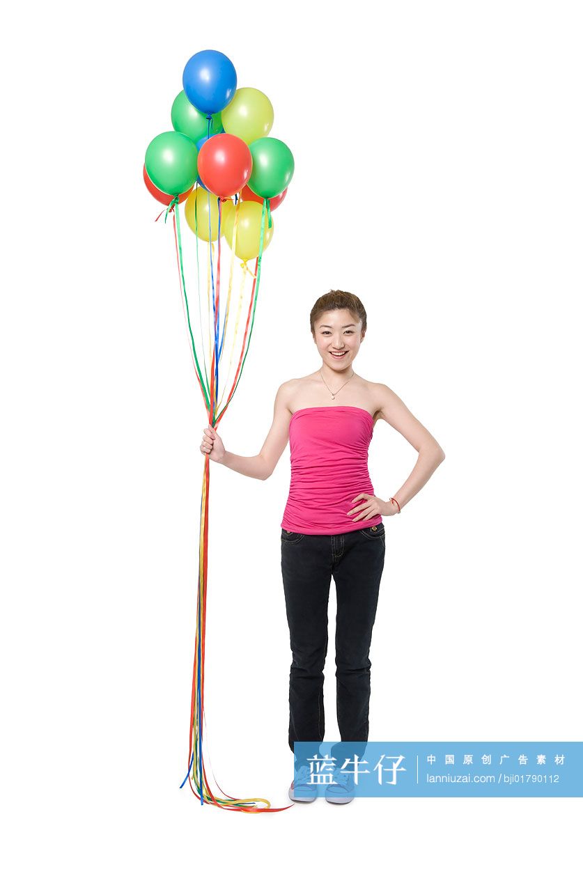 年轻女性和气球