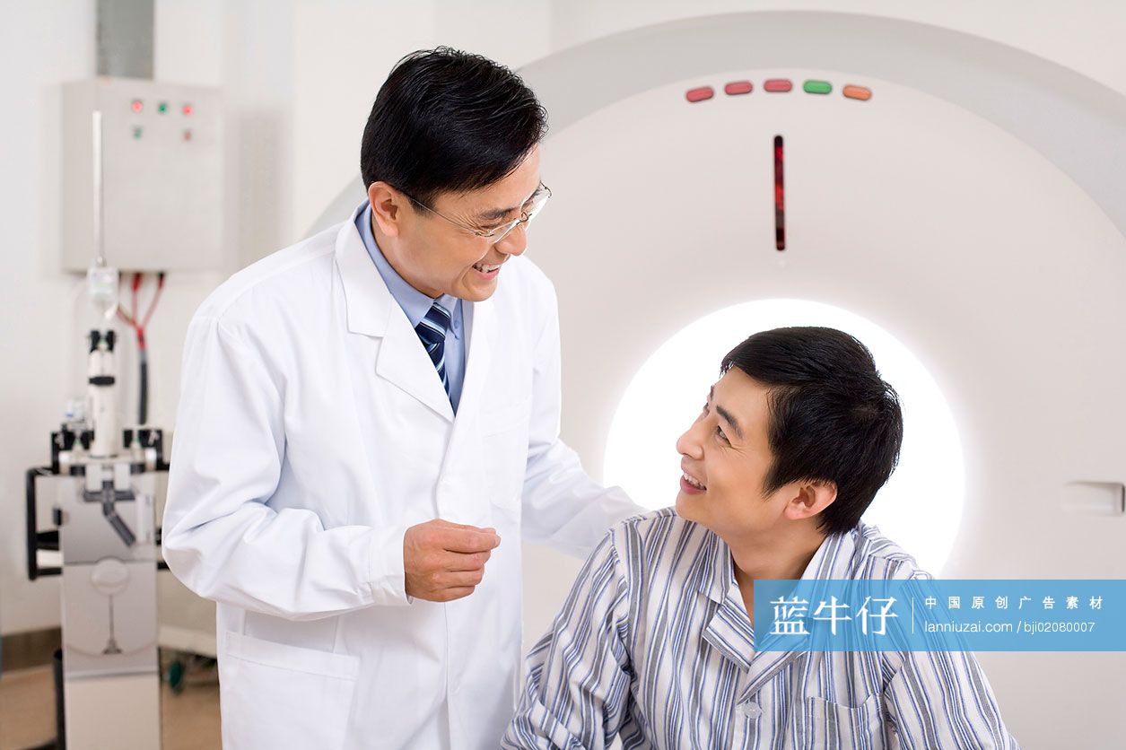 医生和病人交谈