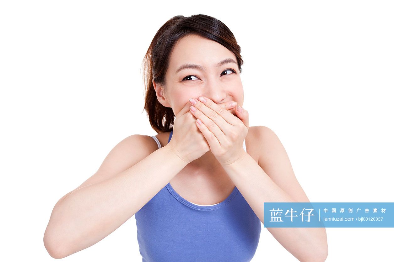 可爱年轻女子捂嘴笑-蓝牛仔影像-中国原创广告影像素材