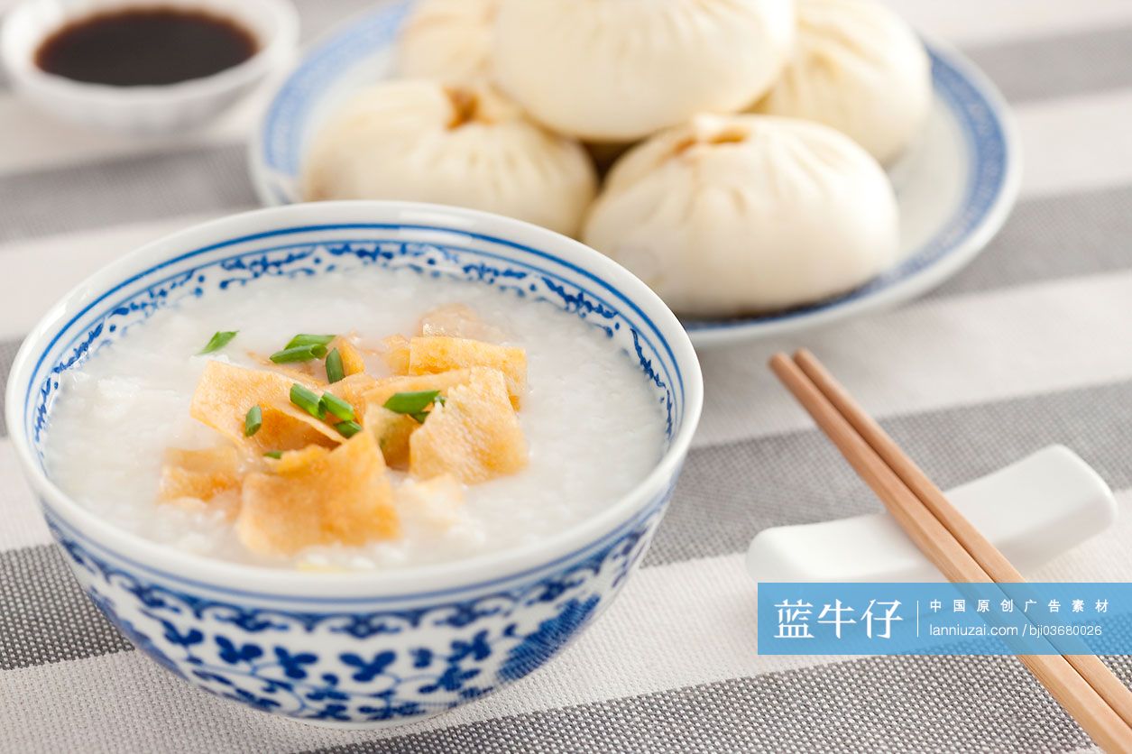 小笼包和白米粥